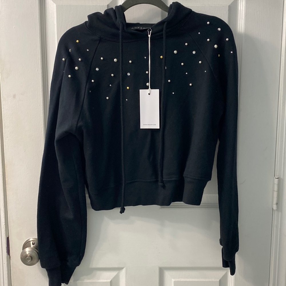 NWT! ARZEE BELLA CROPPED BLACK HOODIE - Size Medium